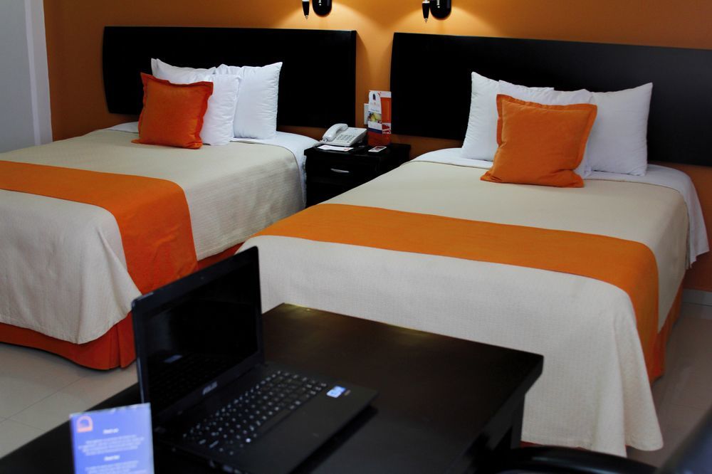 Hotel Baez Paraíso Buitenkant foto